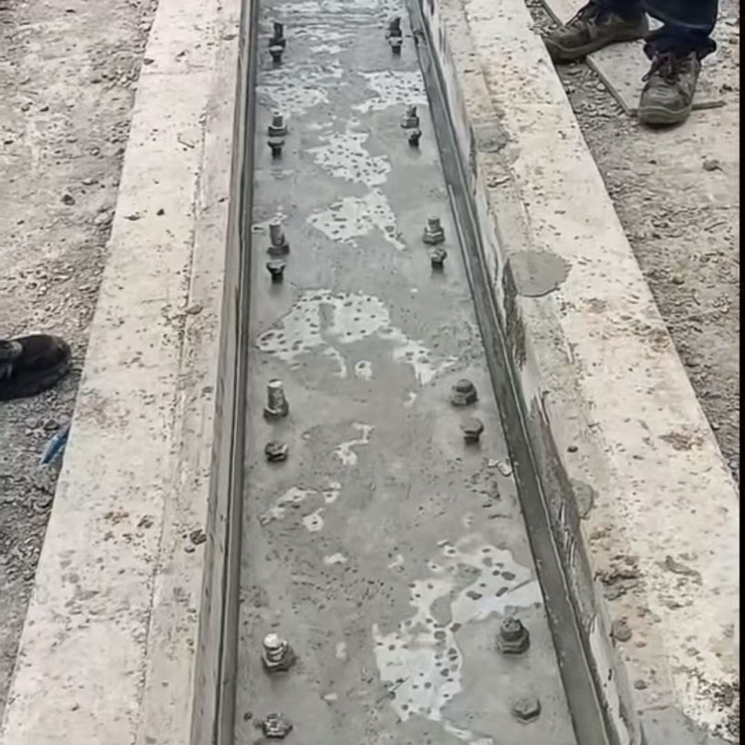 贵德港口码头起重机龙门吊重型机械设备稳固用早强快凝轨道胶泥